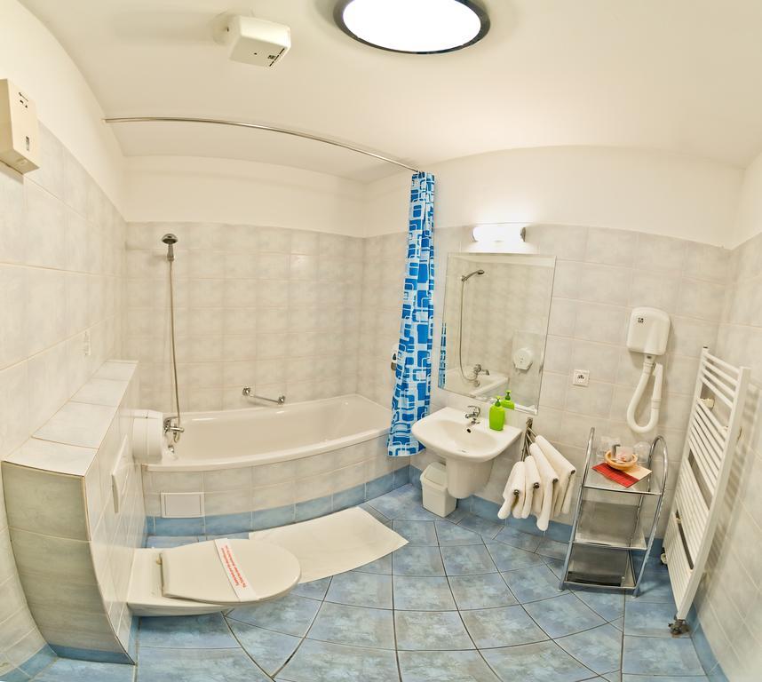 Hotel Victoria Мартін Екстер'єр фото