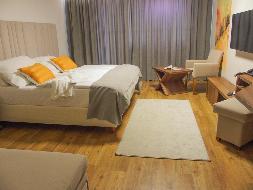 Hotel Victoria Мартін Екстер'єр фото