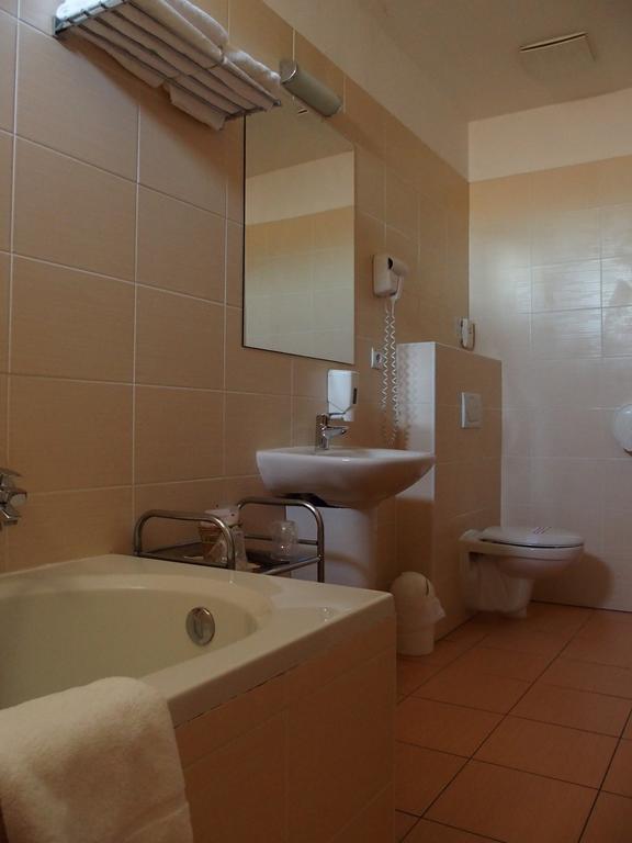Hotel Victoria Мартін Екстер'єр фото
